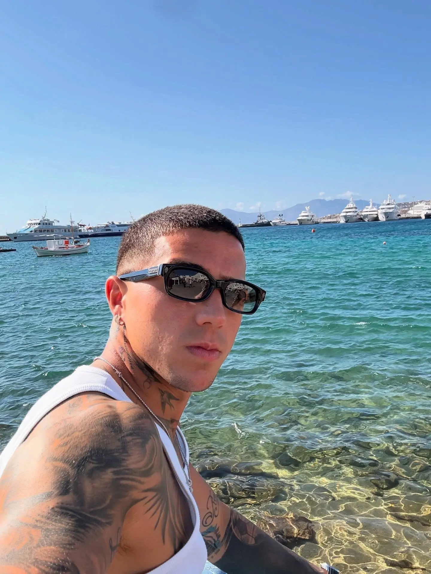 享受假期！恩佐更新个人社媒，晒出希腊度假照片