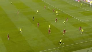 乐鱼体育-首唱国歌献助攻 伊布回归瑞典队首战即“一枝独秀”